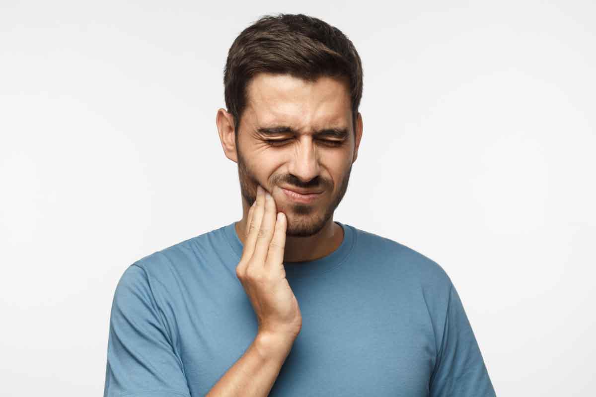 Dolor de muelas: cómo aliviarlo antes de tu cita con el dentista en Málaga