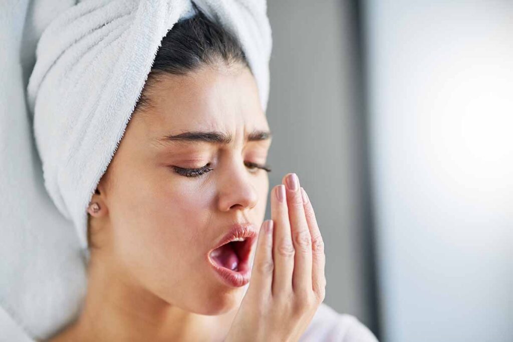 Piorrea y mal aliento: bacterias en encías y tratamiento periodontal